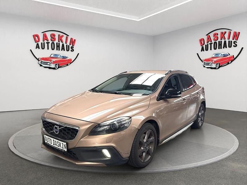 Gebraucht Volvo V40 CC Summum 150 PS (110 kW) 2014 Braun Kombi