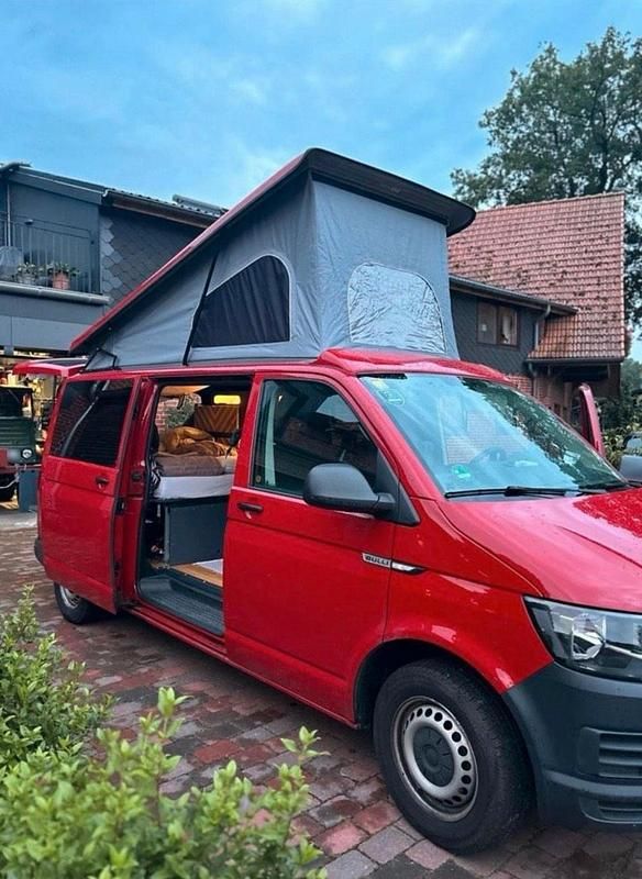 Gebraucht VW Transporter 102 PS (75 kW) 2016 Rot Van