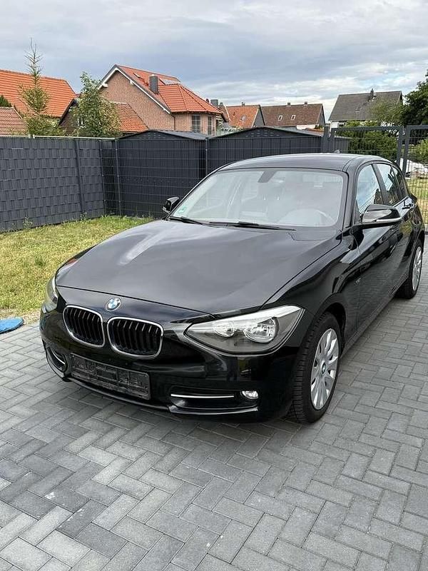 Schwarz Gebraucht 2015 BMW 116 Sport Line Kleinwagen | 12.000 € (Etwas zu teuer) - Bild 1/4