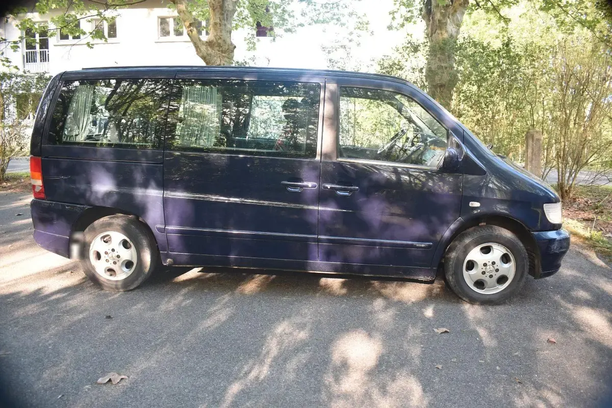 Usata Mercedes V220 122 CV (89 kW) 2002 Blu Monovolume