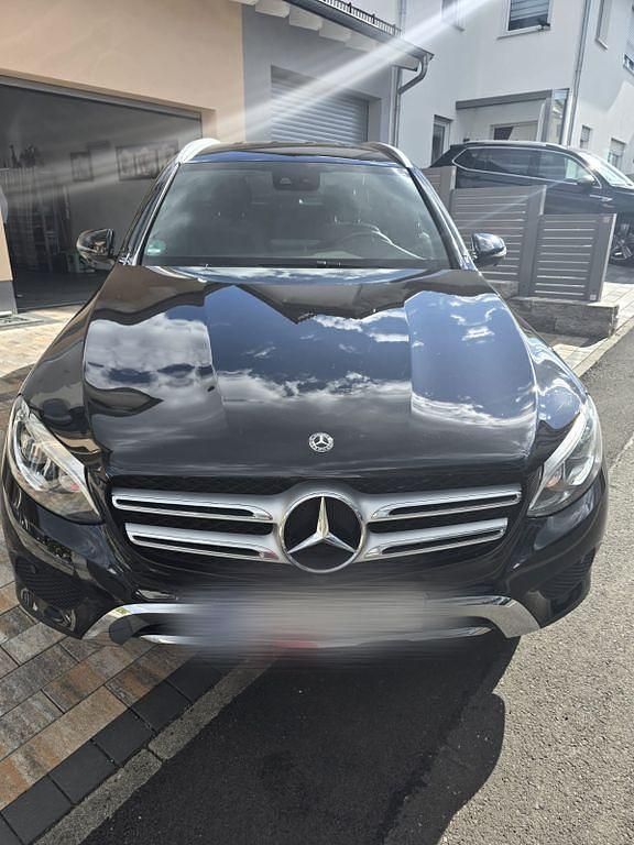 Schwarz Gebraucht 2019 Mercedes GLC250 SUV | 32.900 € (Etwas zu teuer) - Bild 1/4