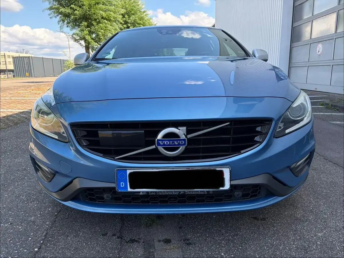 Gebraucht Volvo V60 R-Design 220 PS (161 kW) 2015 Blau Kombi