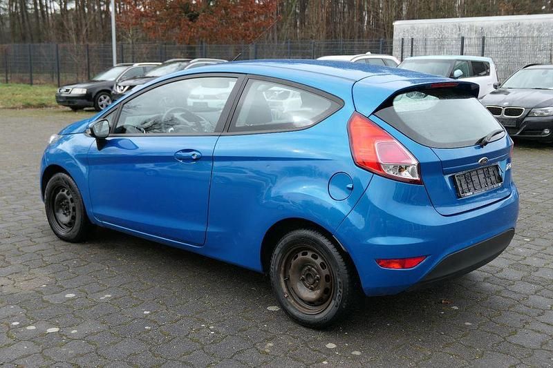 Gebraucht Ford Fiesta Trend 80 PS (58 kW) 2014 Blau Kleinwagen