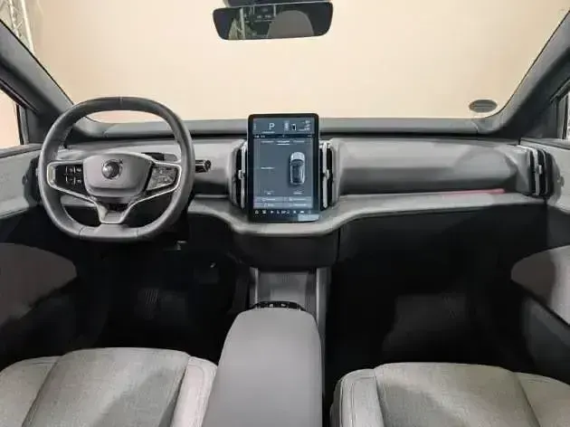 Używany Volvo EX30 Performance 314 kW (428 KM) 2024 Żółty SUV