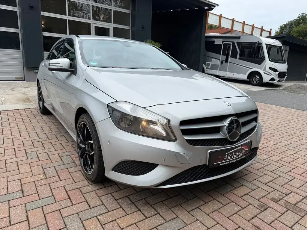 Gebraucht Mercedes A180 122 PS (89 kW) 2012 Silber Kleinwagen