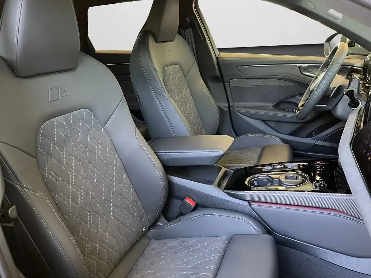 Neu Audi A6 Ambiente 299 PS (219 kW) 2026 Chronosgrau metallic (metallic) Kombi