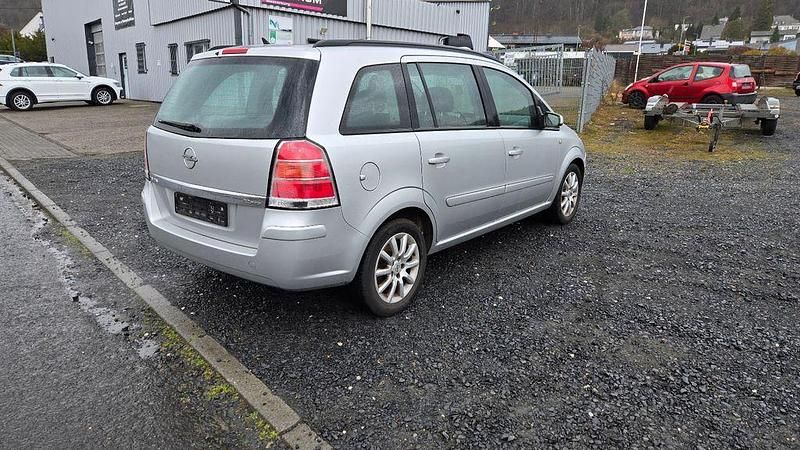 Gebraucht Opel Zafira Edition 150 PS (110 kW) 2005 Silber Van / Kleinbus