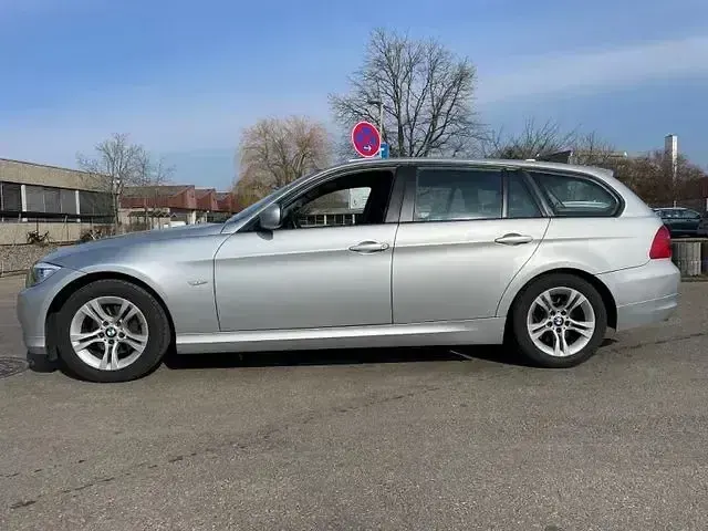 Gebraucht BMW 318 Sport Line 143 PS (105 kW) 2010 Silver metallic Kombi