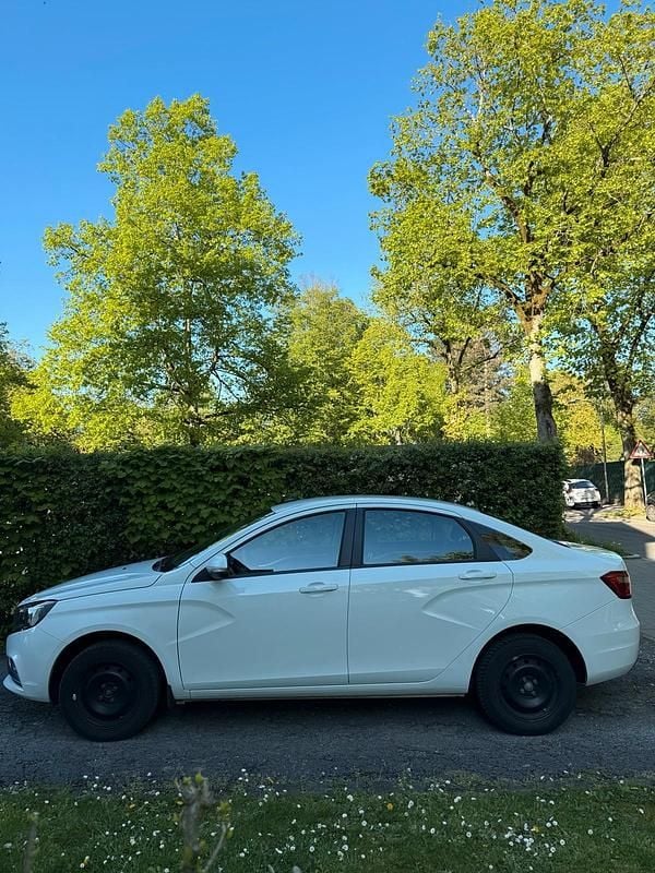 Second-hand Lada Vesta 102 CP (75 kW) 2019 Alb Berlinǎ