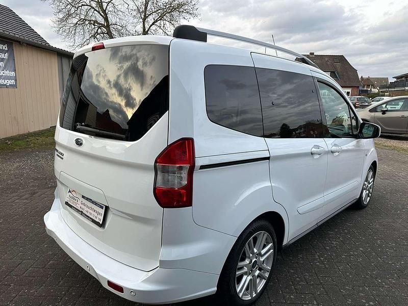 Gebraucht Ford Tourneo Courier Titanium 101 PS (74 kW) 2019 Frostweiß Van / Kleinbus