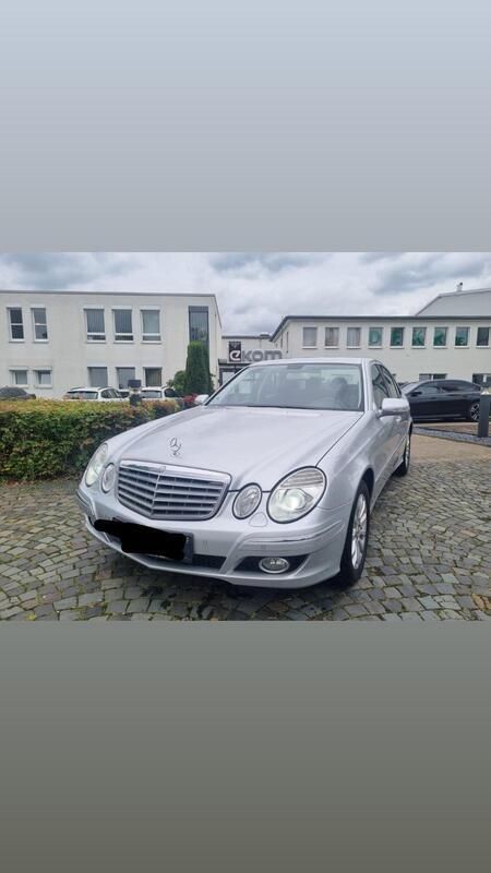 Silber Gebraucht 2007 Mercedes E200 Limousine | 5.900 € (Fairer Preis) - Bild 1/4