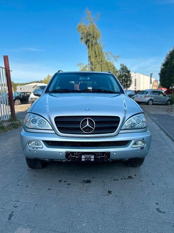 Silber Gebraucht 2002 Mercedes ML270 SUV | 4.999 € (Fairer Preis) - Bild 1/4