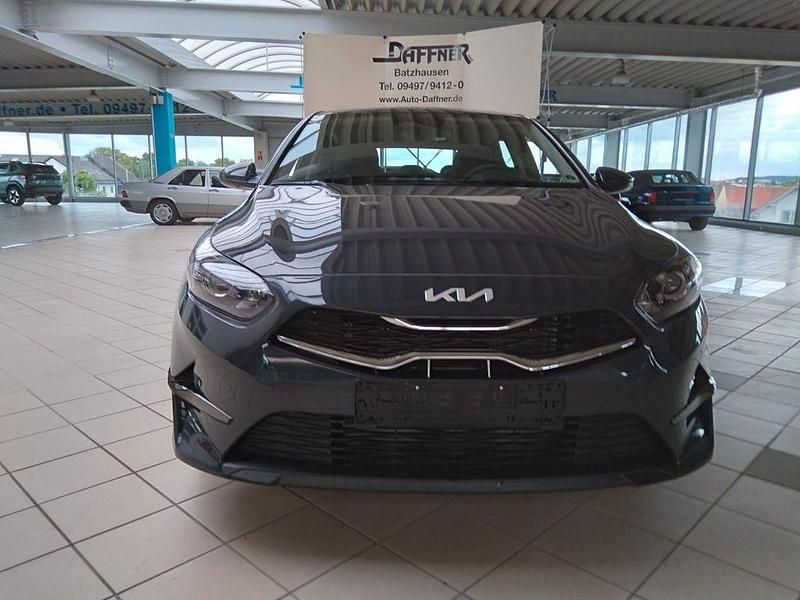 Gebraucht Kia Ceed Vision 101 PS (74 kW) 2024 Grau Kleinwagen