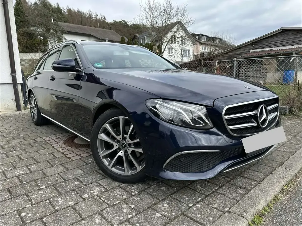Second-hand Mercedes E220 194 CP (142 kW) 2019 Albastru Break