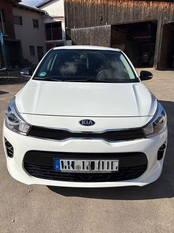 Gebraucht Kia Rio DREAM-TEAM Edition 101 PS (74 kW) 2018 Weiß Limousine