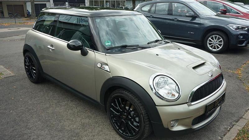 Silber Gebraucht 2009 Mini Cooper S Chili Kleinwagen | 7.950 € (Fairer Preis) - Bild 1/4