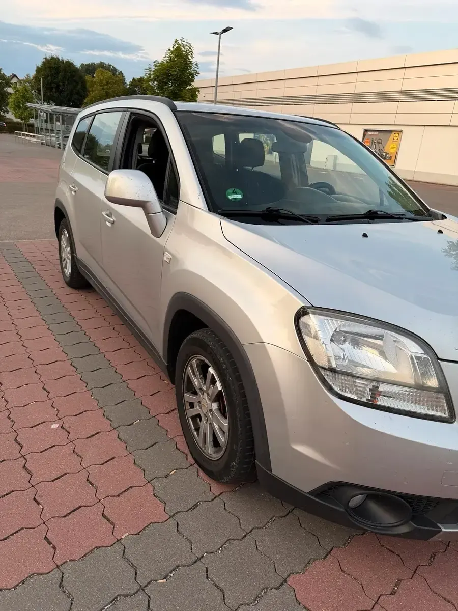 Gebraucht Chevrolet Orlando 163 PS (119 kW) 2012 Silber Van / Kleinbus