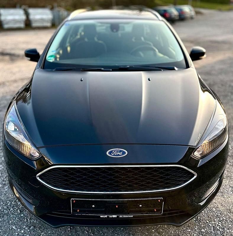 Gebraucht Ford Focus Titanium 125 PS (91 kW) 2015 Schwarz Kombi