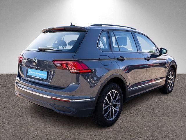 Gebraucht VW Tiguan Life 150 PS (110 kW) 2023 Delfingrau metallic SUV