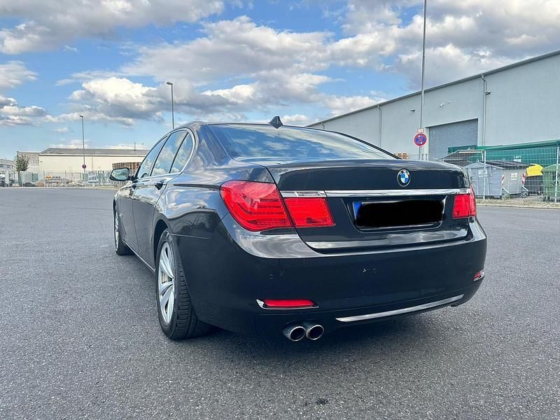 Gebraucht BMW 730 245 PS (180 kW) 2011 Schwarz Limousine