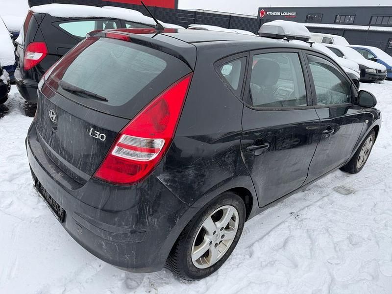 Gebraucht Hyundai i30 Edition+ 109 PS (80 kW) 2010 Schwarz Limousine