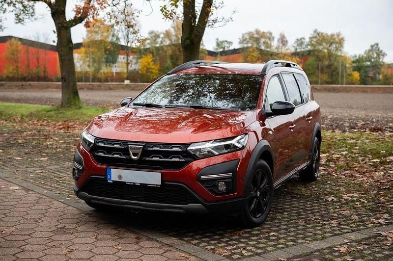 Rot Gebraucht 2022 Dacia Jogger Extreme Van / Kleinbus | 17.399 € (Fairer Preis) - Bild 1/4