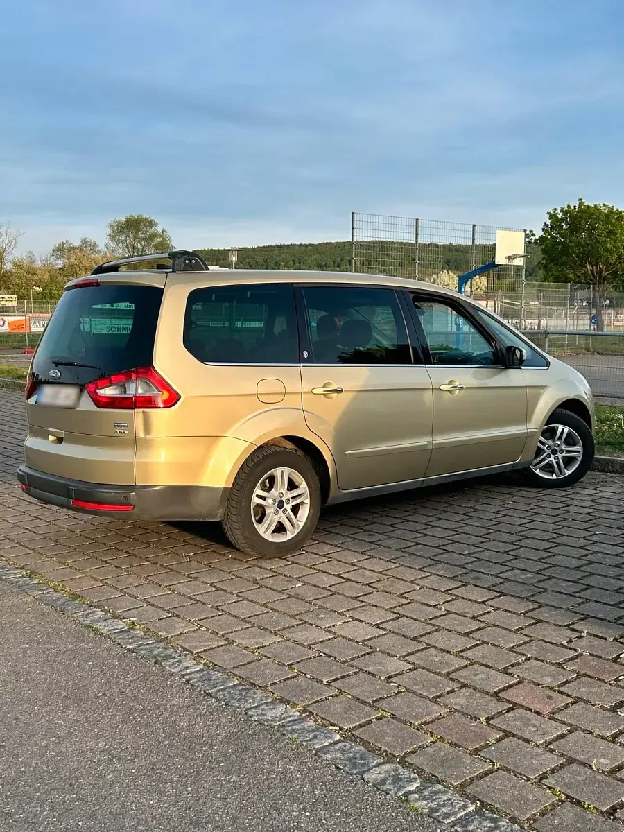 Second-hand Ford Galaxy 140 CP (102 kW) 2006 Auriu Monovolum