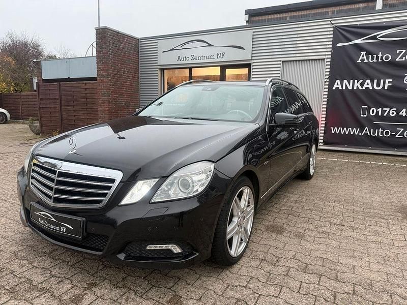 Schwarz Gebraucht 2010 Mercedes E350 AMG line Kombi | 7.960 € (Guter Preis) - Bild 1/4