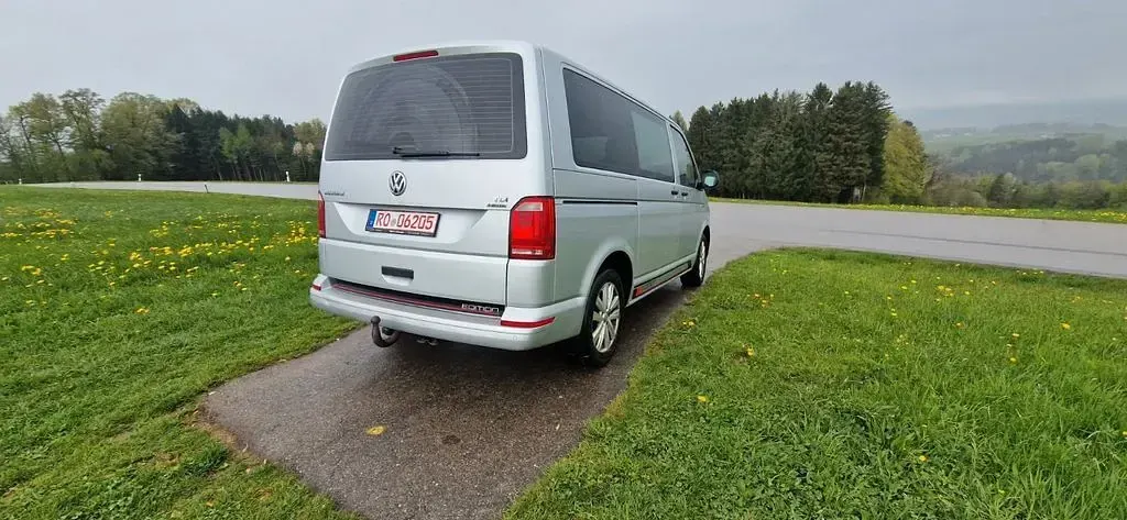 Używany VW Multivan Trendline 150 KM (110 kW) 2016 Srebrny Minivan
