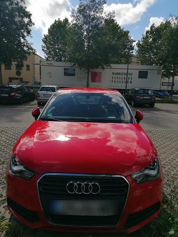 Rot Gebraucht 2012 Audi A1 Kleinwagen | 9.600 € (Etwas zu teuer) - Bild 1/4