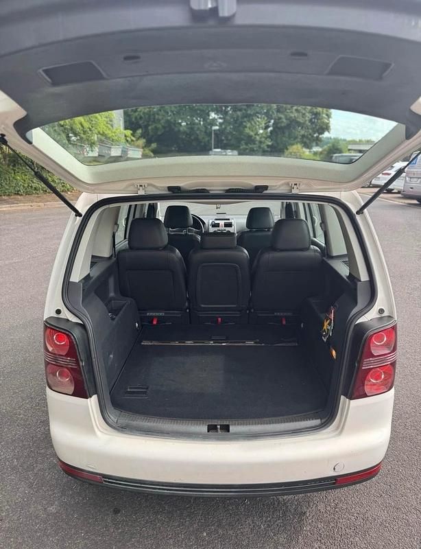 Gebraucht VW Touran 105 PS (77 kW) 2008 Weiß Van / Kleinbus