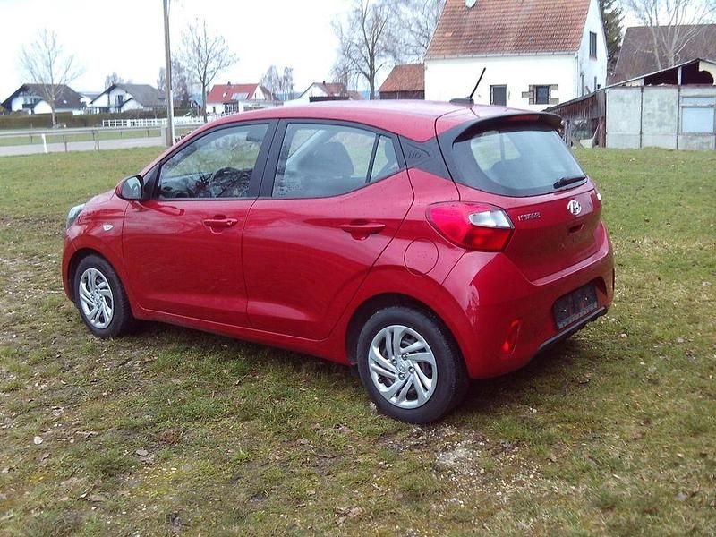 Gebraucht Hyundai i10 Select 67 PS (49 kW) 2023 Rot Kleinwagen
