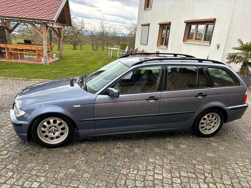 Second-hand BMW 320 150 CP (110 kW) 2002 Albastru Break