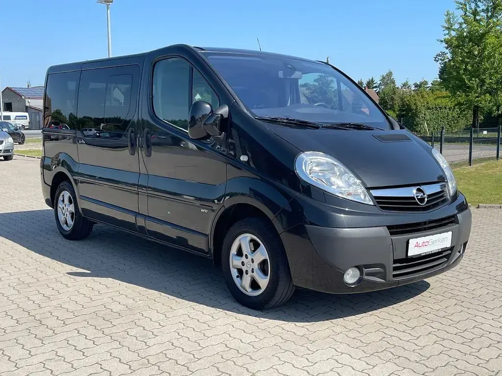 Gebraucht Opel Vivaro Cosmo 114 PS (83 kW) 2012 Mitternacht schwarz (mi2) Van / Kleinbus