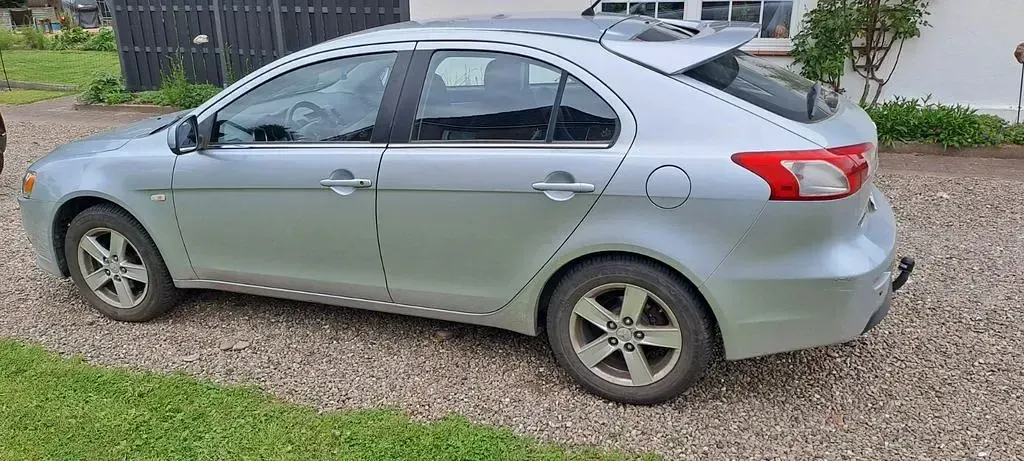 Gebraucht Mitsubishi Lancer Inform 143 PS (105 kW) 2009 Silber Limousine