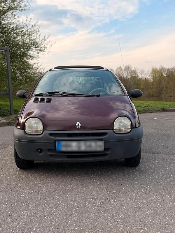 Second-hand Renault Twingo 58 CP (42 kW) 2001 Roșu Hatchback
