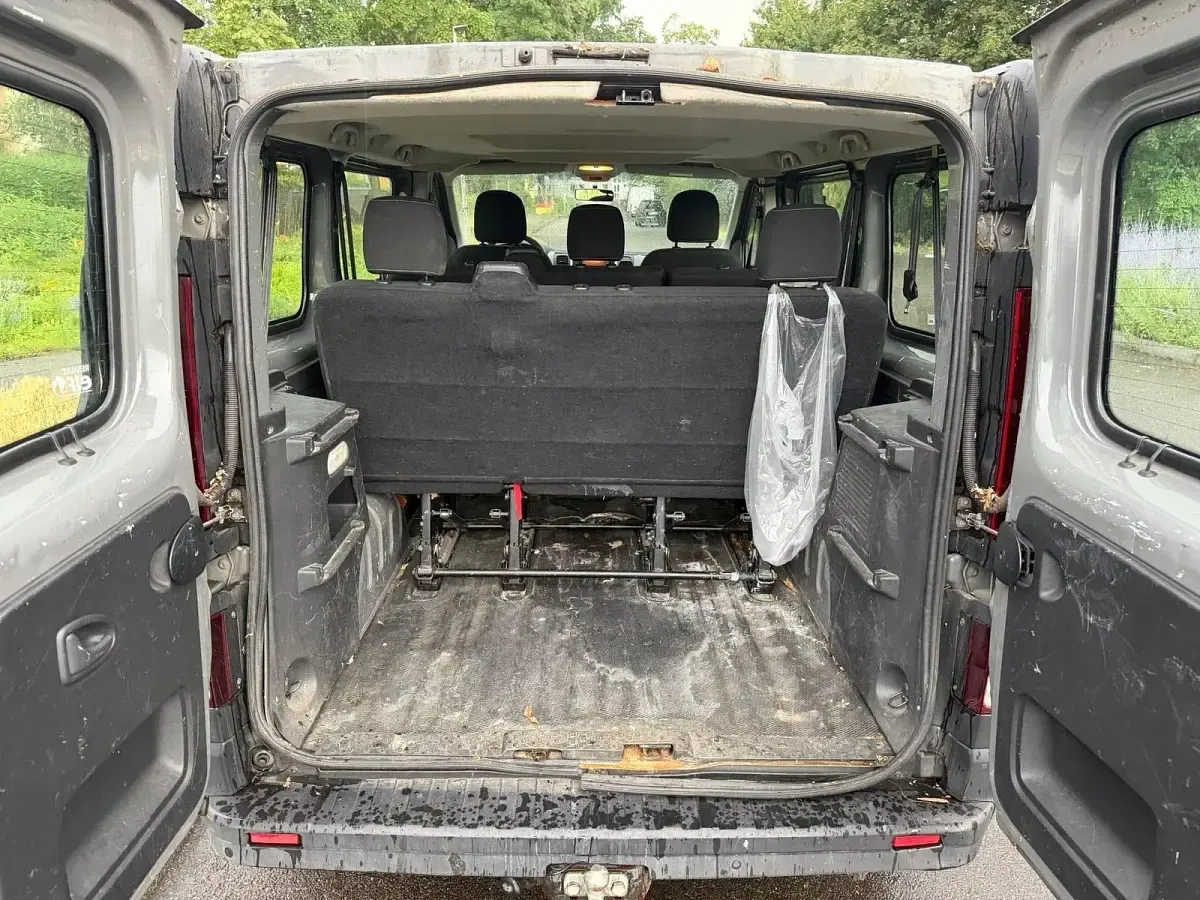 Gebraucht Renault Trafic 116 PS (85 kW) 2015 Grau Van / Kleinbus
