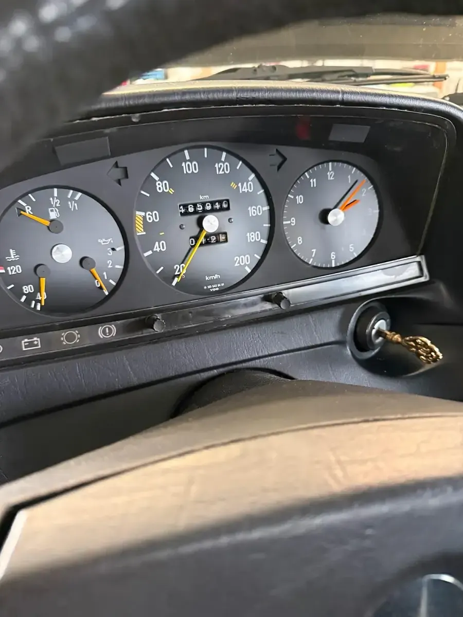 Gebraucht Mercedes 200 109 PS (80 kW) 1981 Weiß Limousine