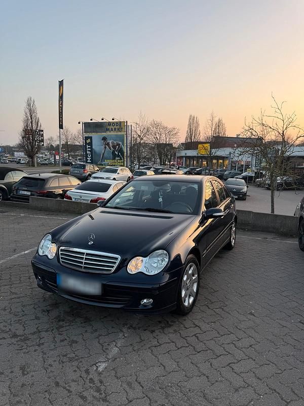 Gebraucht Mercedes C200 122 PS (89 kW) 2006 Blau Limousine