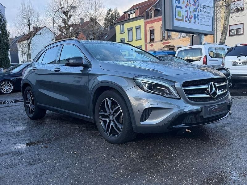 Gebraucht Mercedes GLA200 136 PS (100 kW) 2017 Grau SUV