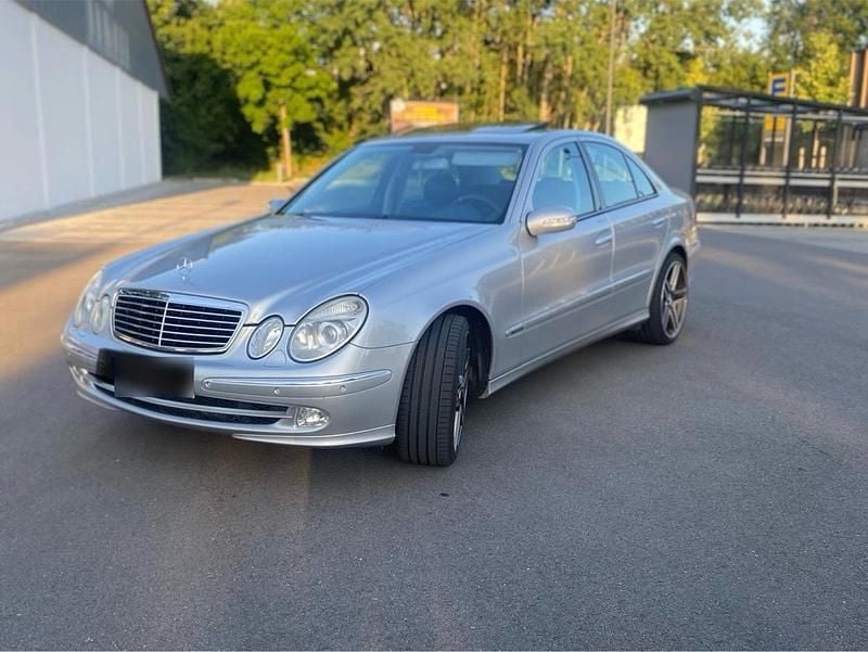 Gebraucht Mercedes E240 Avantgarde 177 PS (130 kW) 2004 Silber Limousine