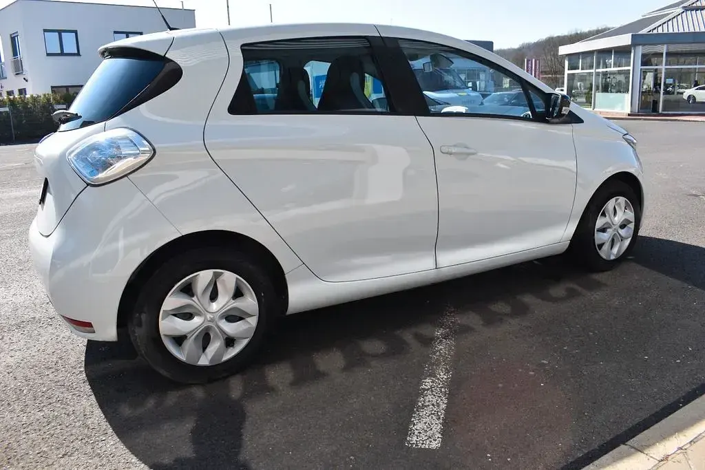 Gebraucht Renault Zoe Life 42 kW (58 PS) 2015 Weiß Kleinwagen