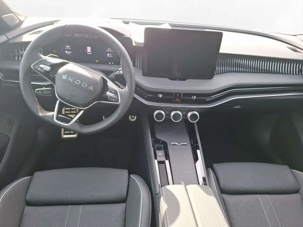 Neu Skoda Superb SportLine 193 PS (141 kW) 2025 Purity weiss Kombi