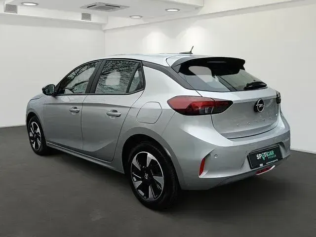 Gebraucht Opel Corsa-e 100 kW (136 PS) 2023 Kristall silber (met Kleinwagen