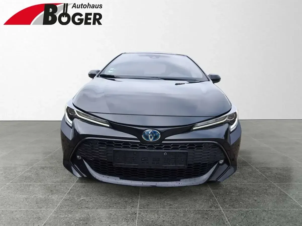 Gebraucht Toyota Corolla Team 122 PS (89 kW) 2022 Black mica / ink Limousine