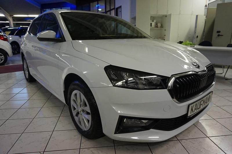 Gebraucht Skoda 110 R Style 110 PS (80 kW) 2023 Moonweiss Limousine