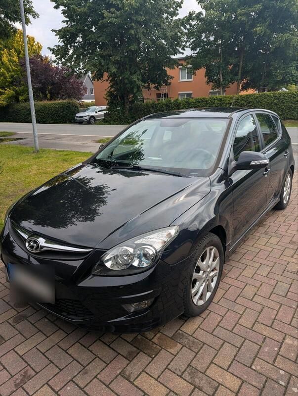 Schwarz Gebraucht 2010 Hyundai i30 Edition+ Kombi | 2.300 € (Superpreis) - Bild 1/4