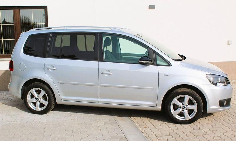 Gebraucht VW Touran Match 105 PS (77 kW) 2012 Silber Van / Kleinbus