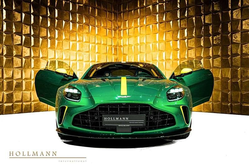 Neu Aston Martin V8 665 PS (489 kW) 2025 Podium green Coupé