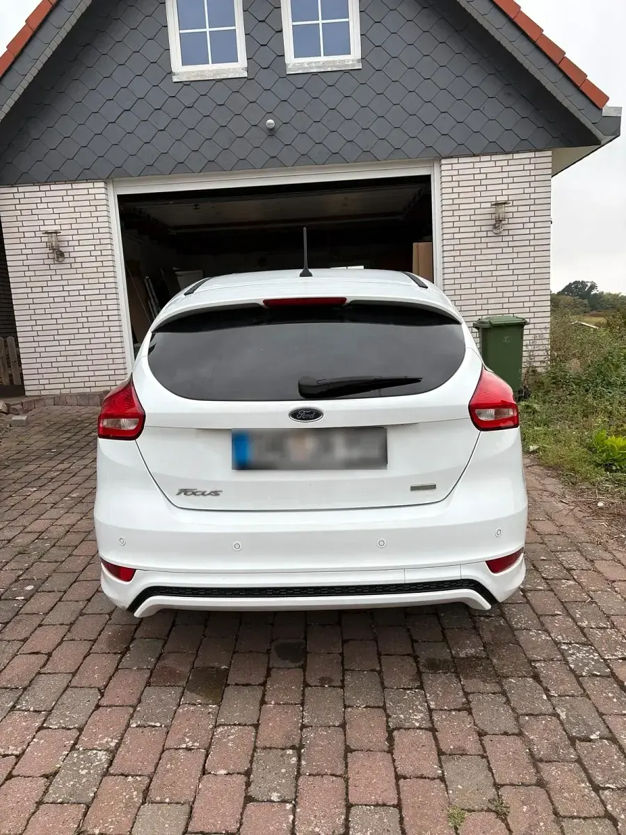 Gebraucht Ford Focus ST-Line 125 PS (91 kW) 2018 Weiß Limousine